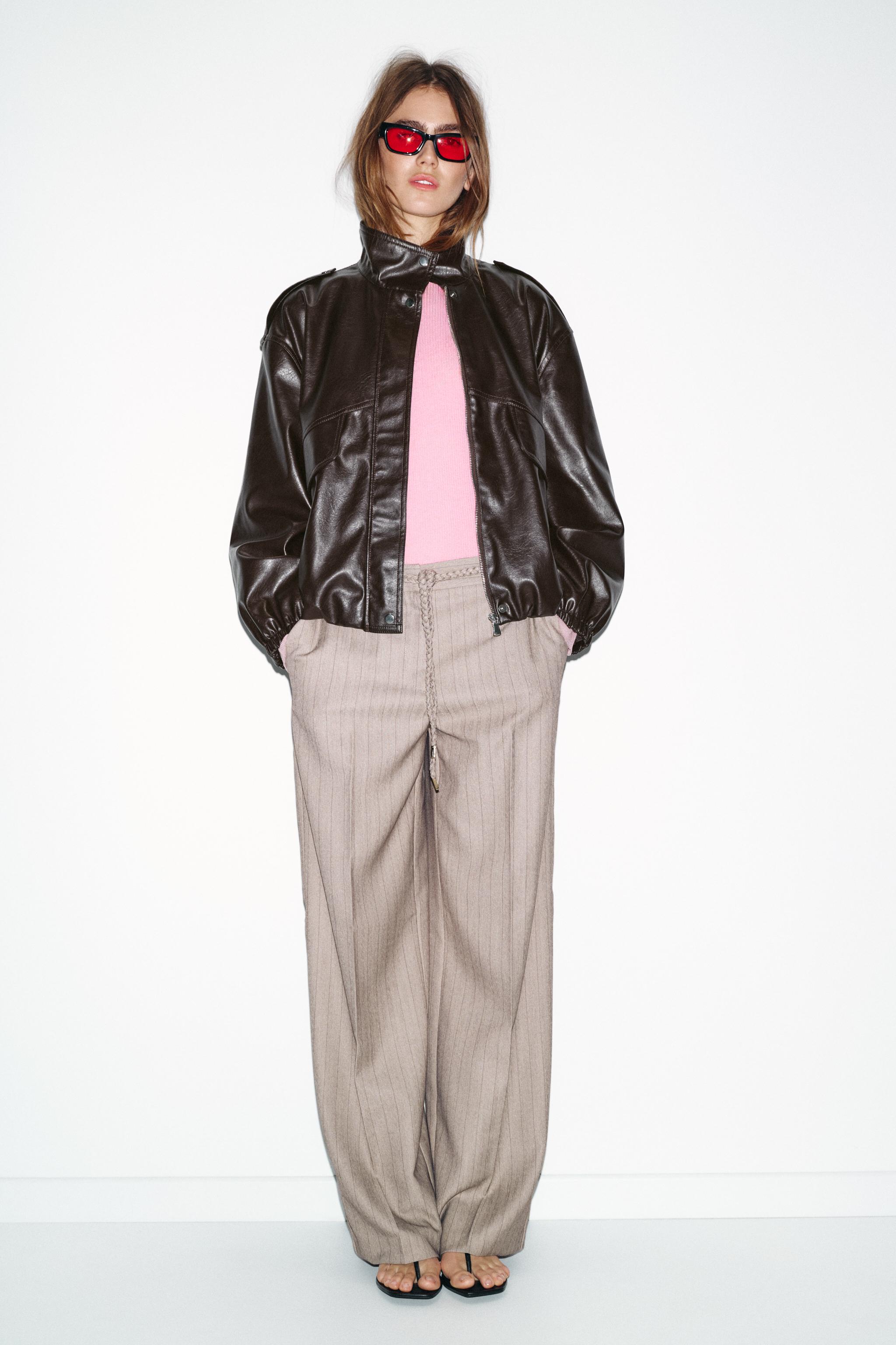 PANTALON CHEVRON AVEC CEINTURE TRESSÉE